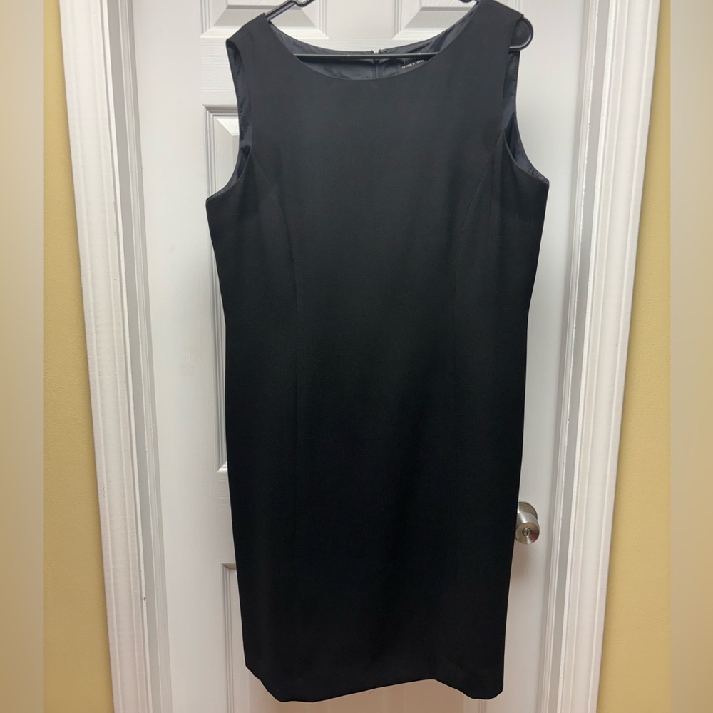 Tahari by Arthur S. Levine Black Sleeveless Sheath Dress – Size 16